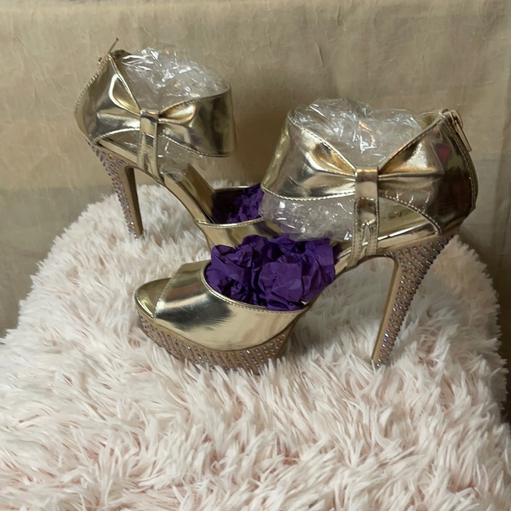 Kiss & Tell Beautiful Heel w/ rhinestones